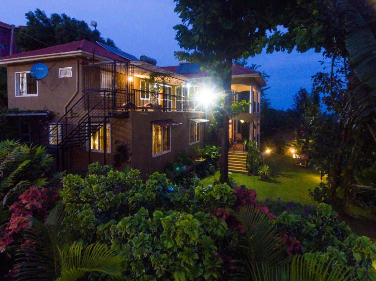Ewange - A Casa Mia Acomodação com café da manhã Kampala Exterior foto