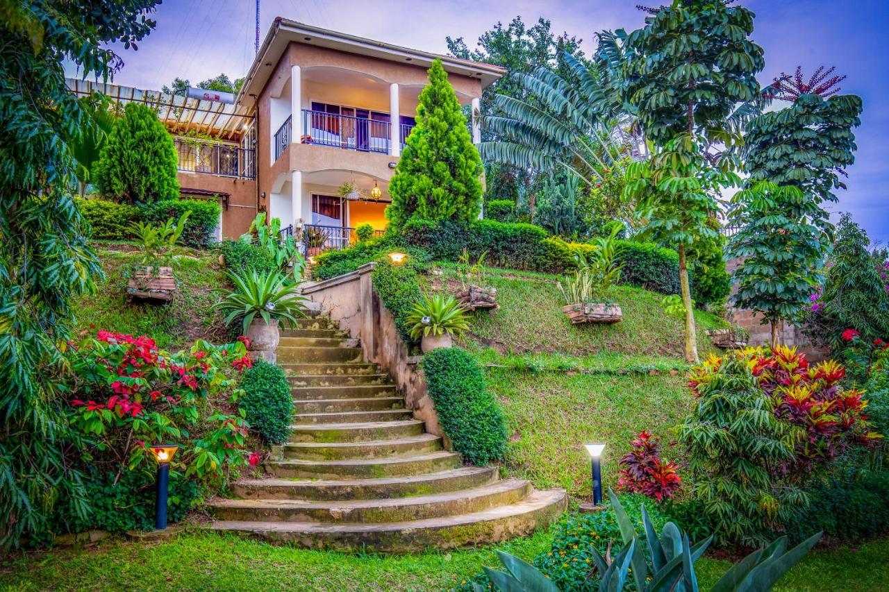 Ewange - A Casa Mia Acomodação com café da manhã Kampala Exterior foto